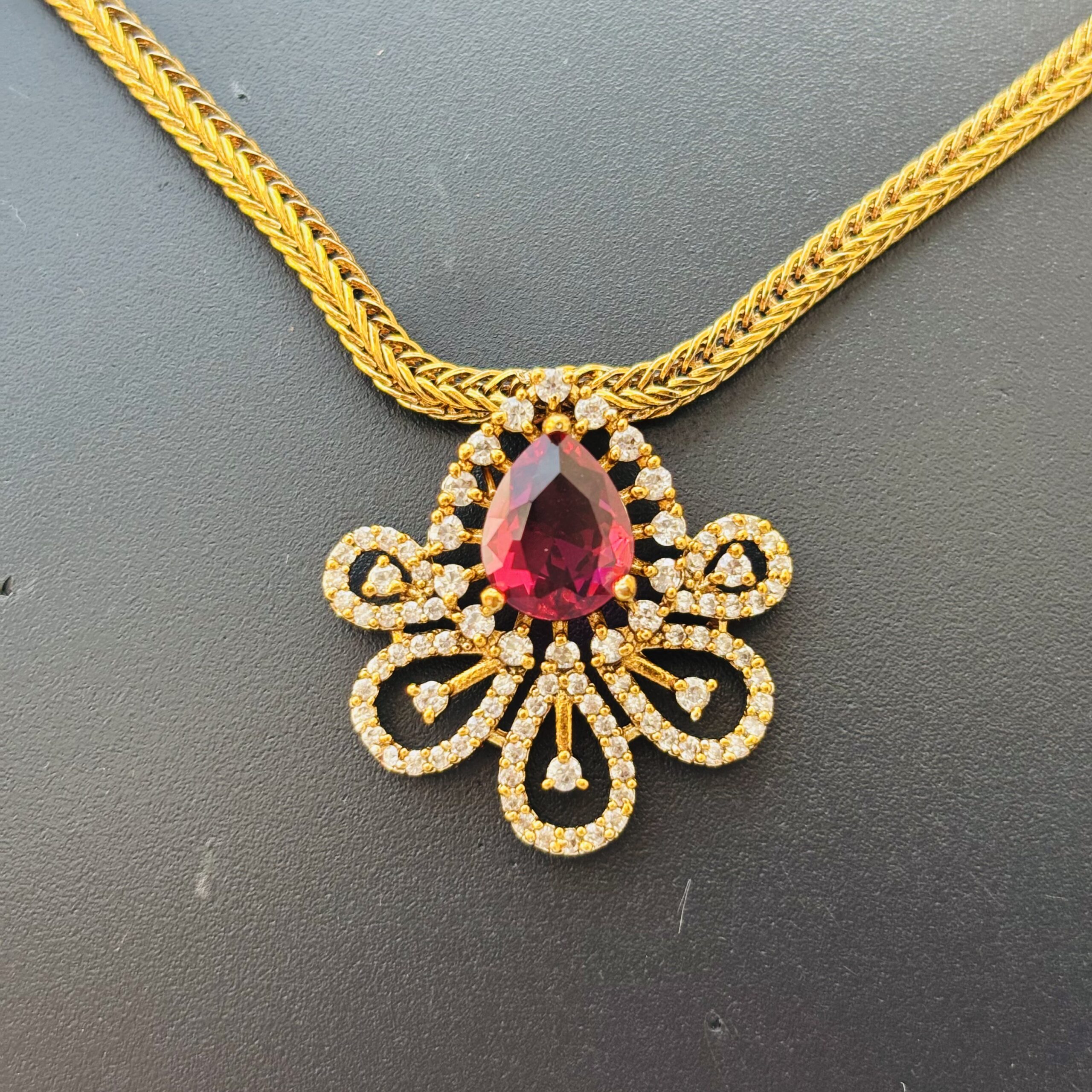 Chain Necklace with Red Color - Image 3