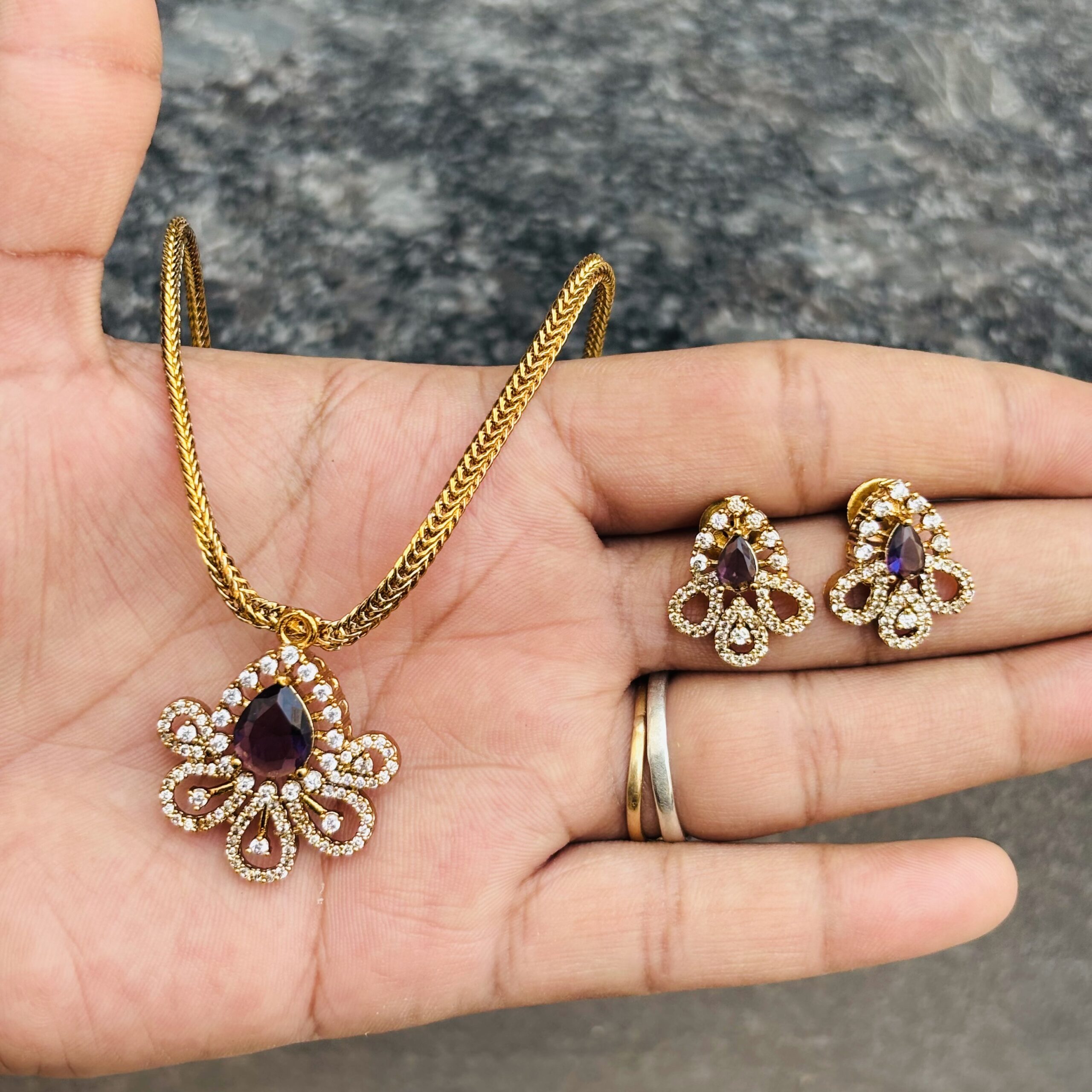 Chain Necklace with Wine Color - Image 3